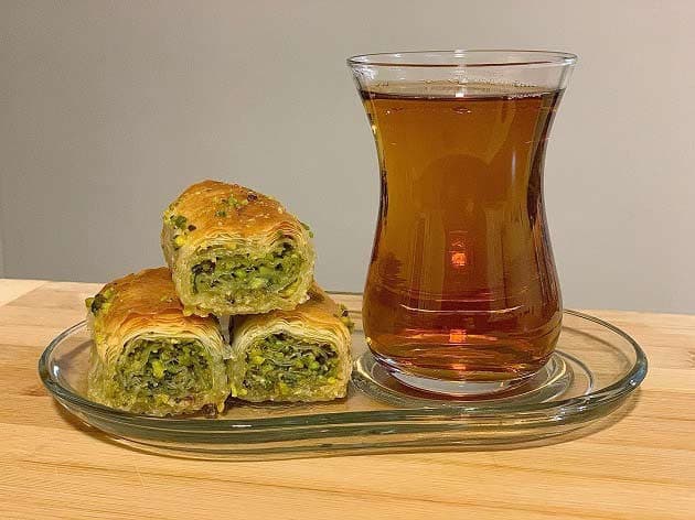 باقلوا قزوین با طعم ماندگار و عطر کره تازه